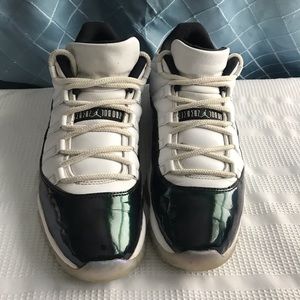 Additional photos of the Emerald Jordan’s.